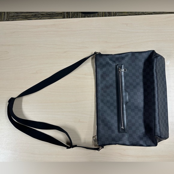 WOW POSHMARK - Authentic GM Louis Vuitton Damier Graphite Mick - Picture 5 of 16